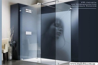 УФ печать на стеклянных душевых кабинах