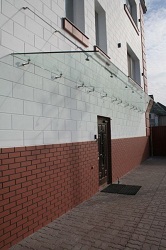 Стеклянные козырьки и навесы