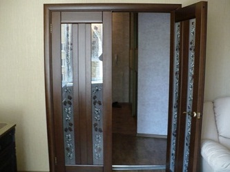 Межкомнатные двери со стеклом