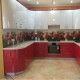 Кухня из стеклянным фартуком